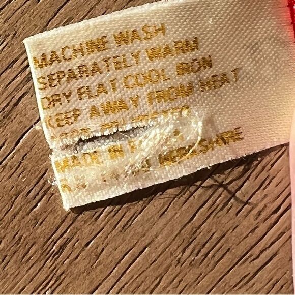 😊 3/$30 Berkshire Red Print Silky Scarf Shawl made in Korea - Picture 4 of 6